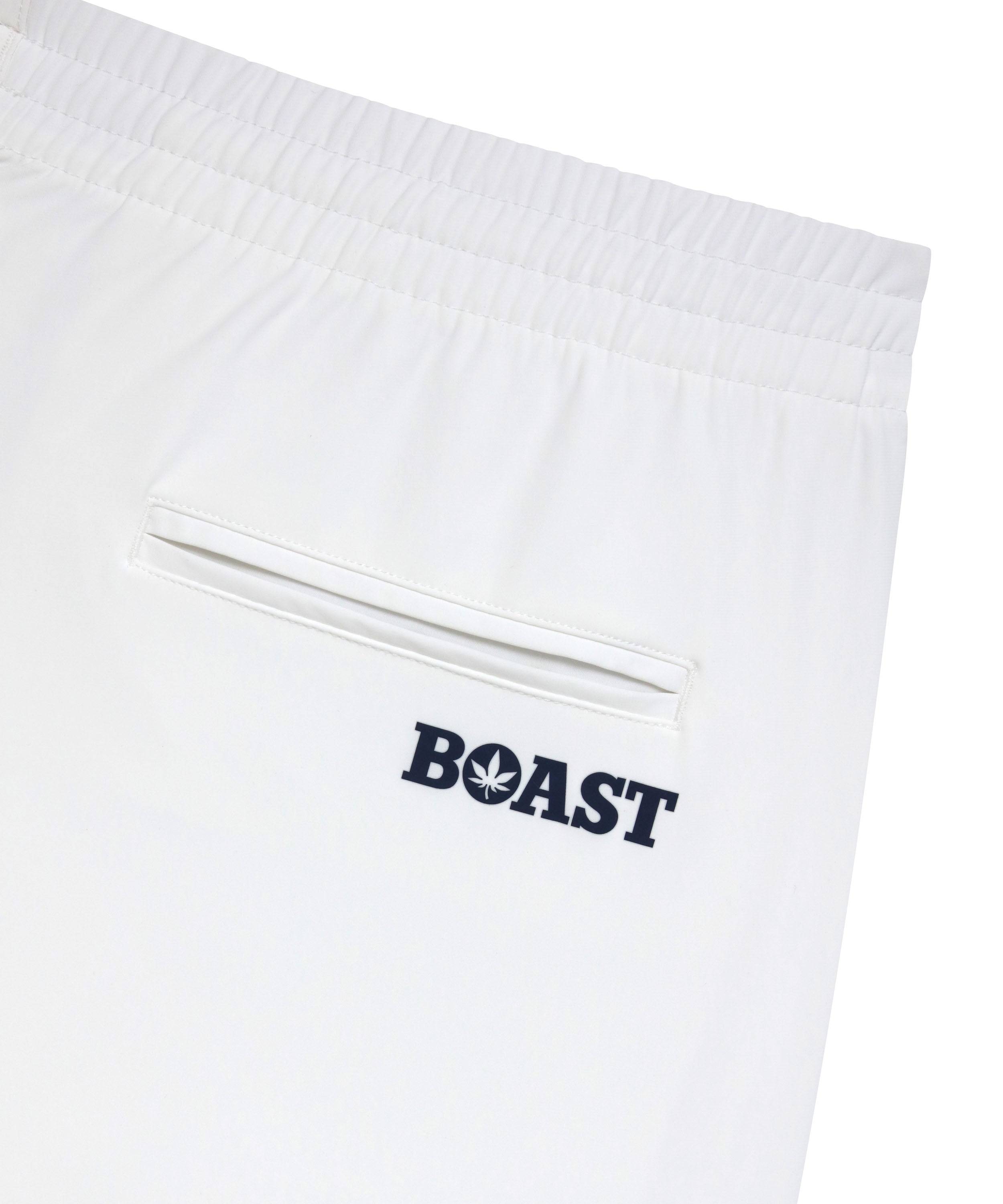 5" Tipped Peak Short in White Red Navy